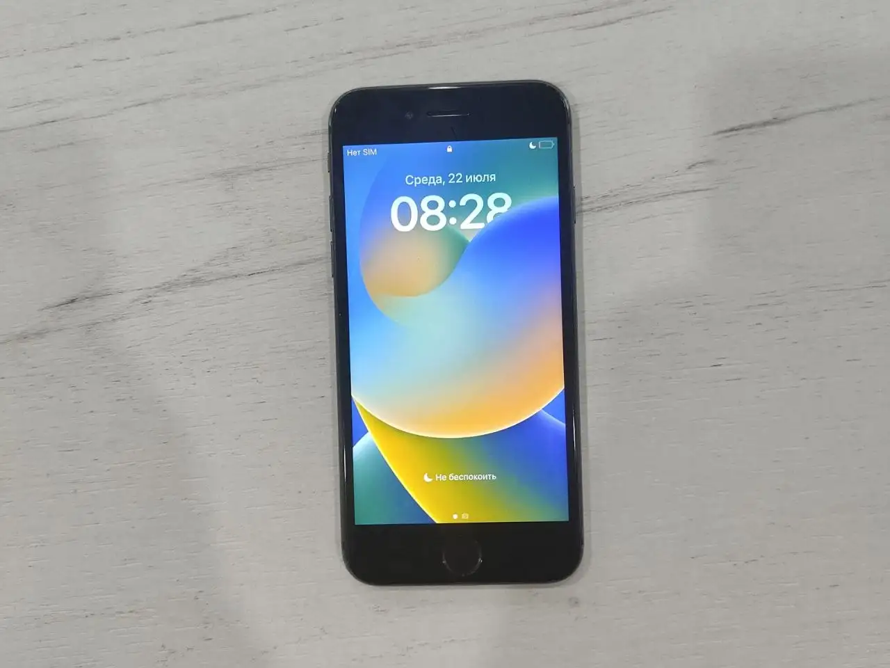 iPhone 8 с царапинами на заднем стекле - Смартфоны (Электроника) в Чебоксары