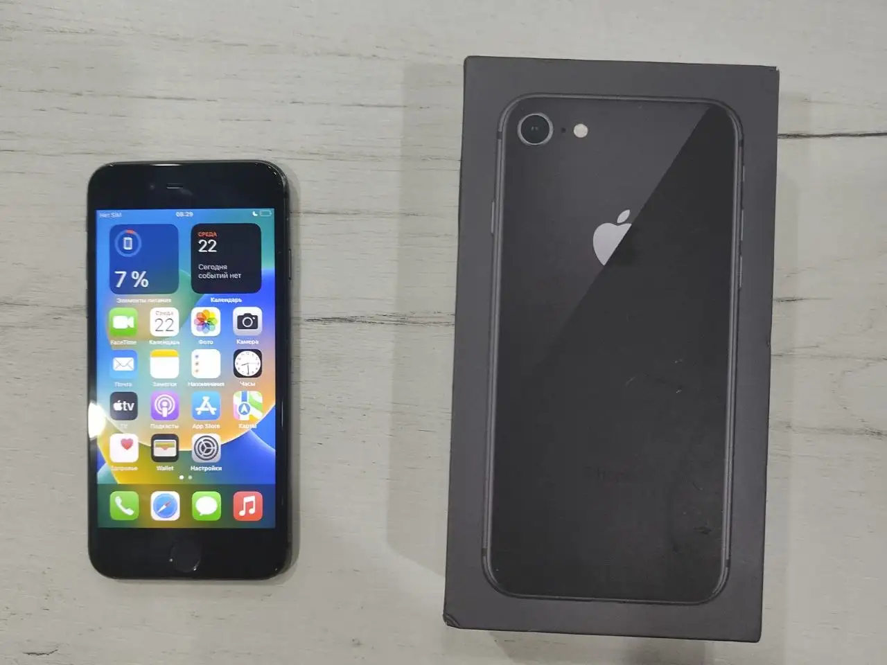 iPhone 8 с царапинами на заднем стекле - Смартфоны (Электроника) в Чебоксары
