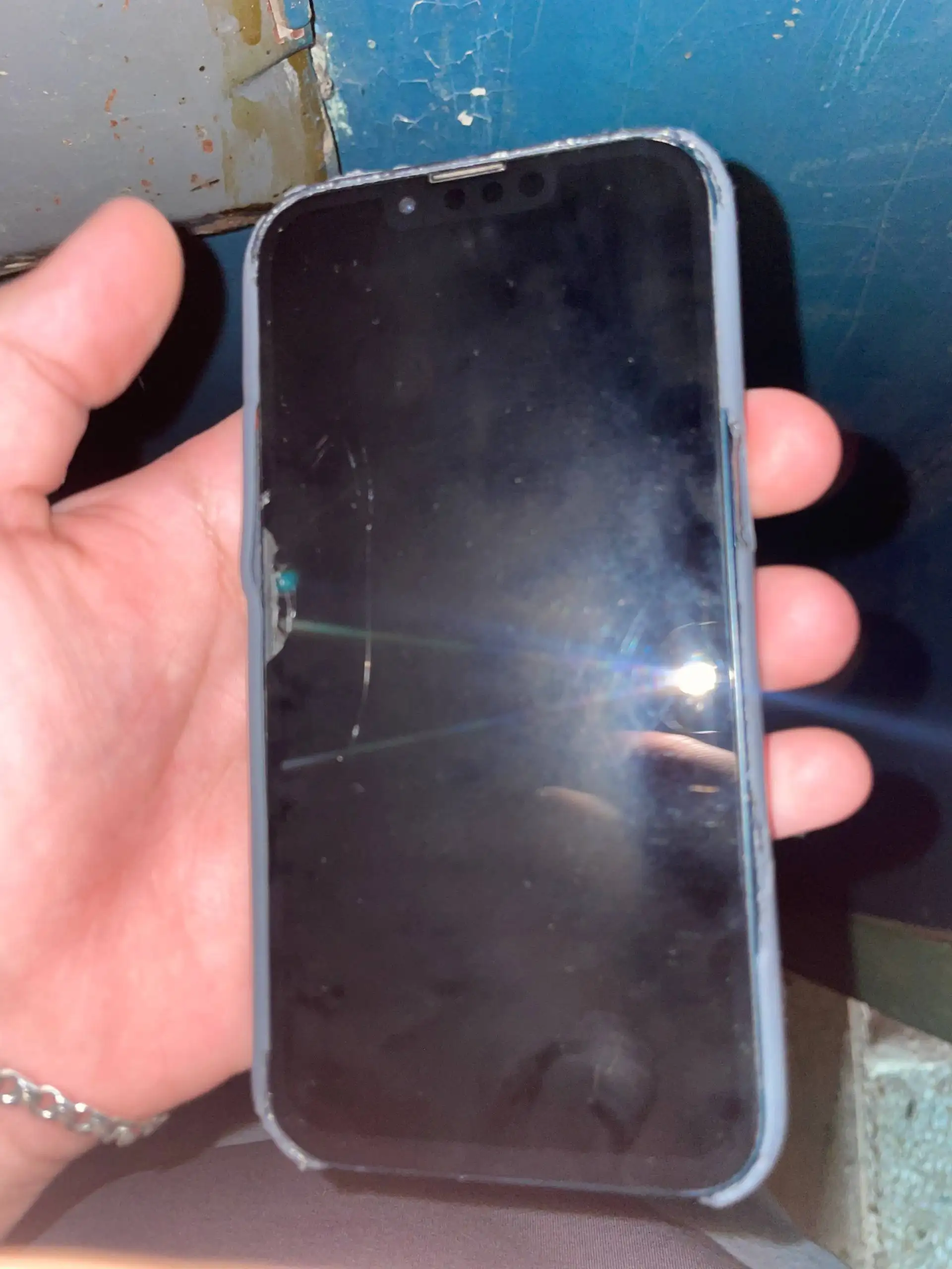 iPhone 13 с разбитым экраном - Смартфоны (Электроника) в Чебоксары