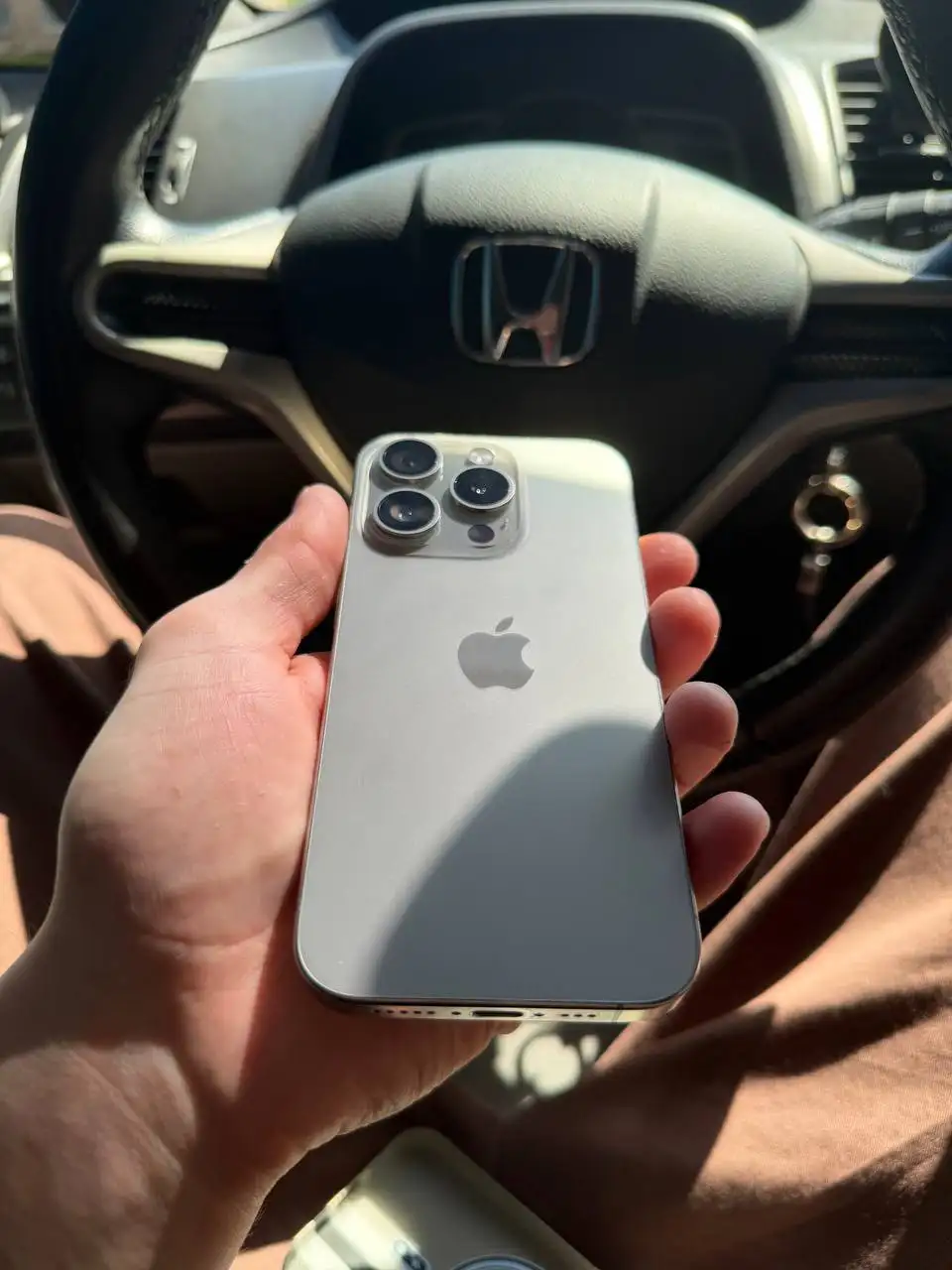 Продам оригинальный iPhone полный комплект - Смартфоны (Электроника) в Чебоксары