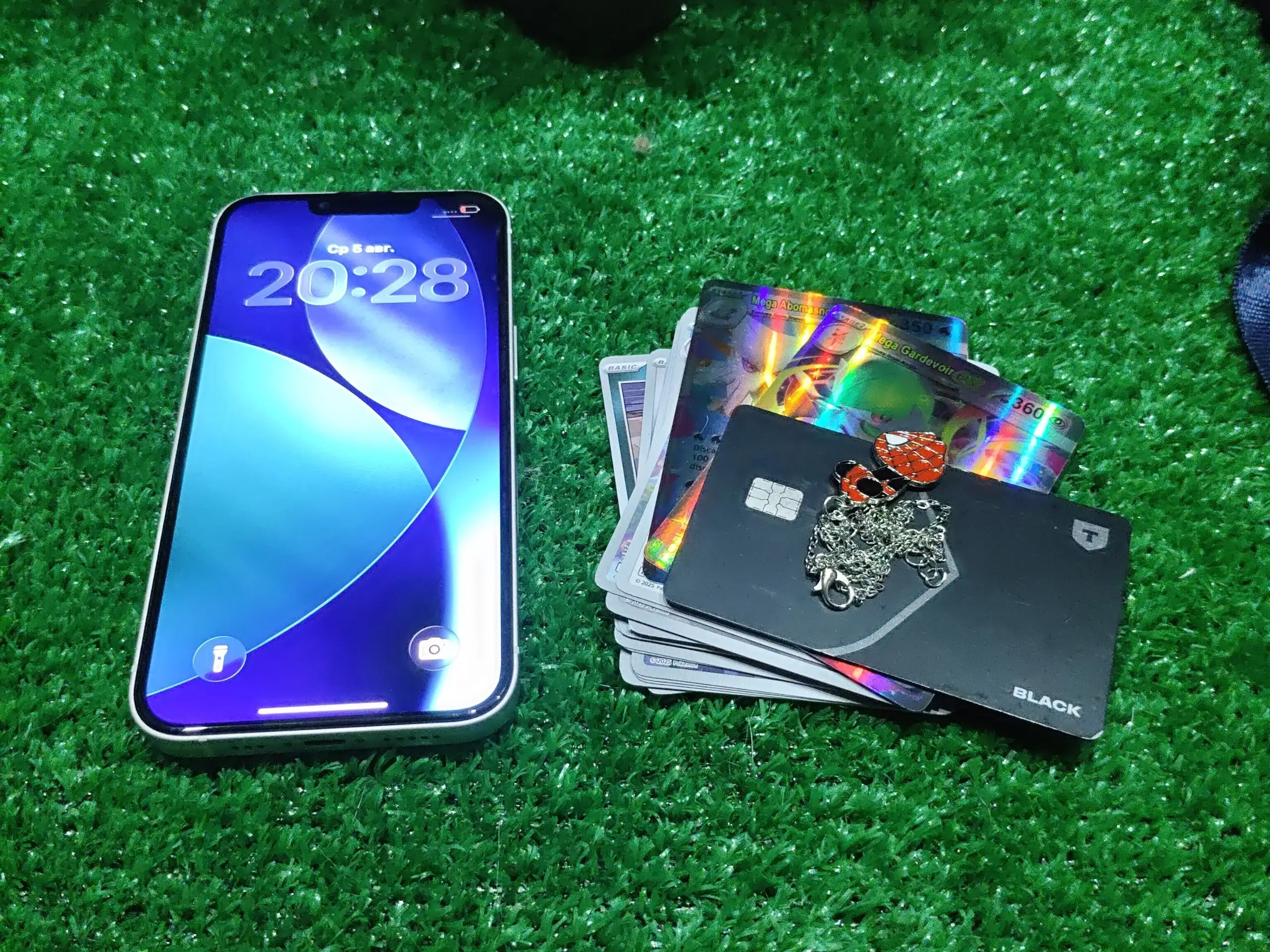 Продам iPhone 13 512GB, не работает Wi-Fi, 14500 руб. - Смартфоны и телефоны (Электроника) в Чебоксары