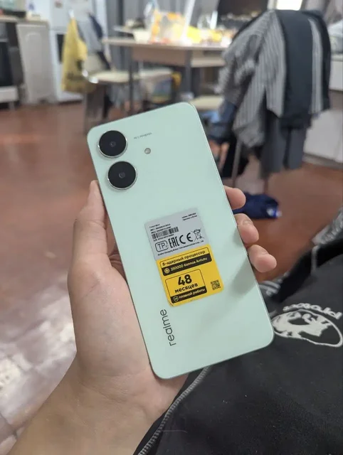Realme Note 60x с царапинами и неработающим верхним динамиком - Мобильные телефоны и аксессуары в Чебоксары
