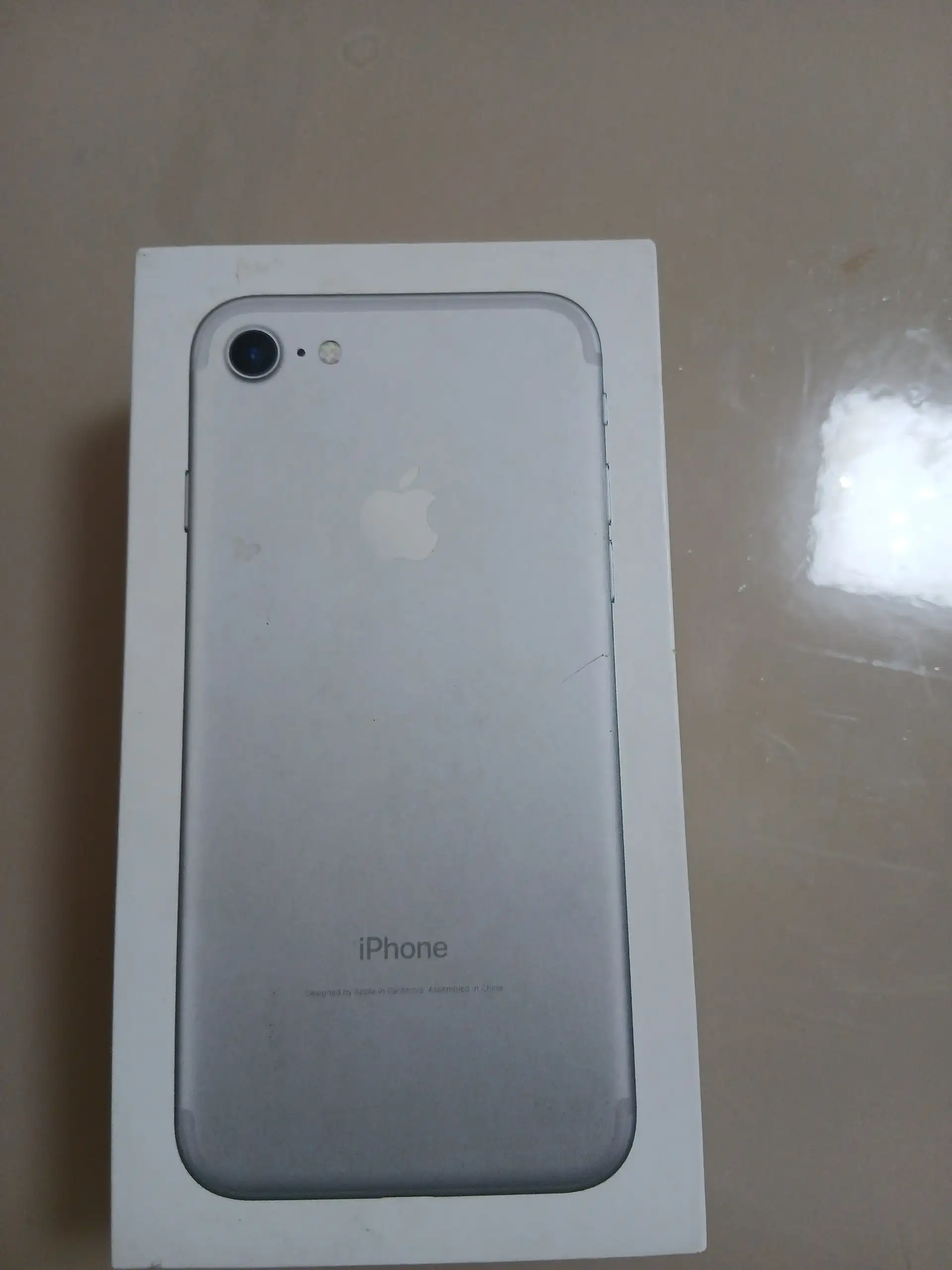 Коробка от iPhone 7 и переходник на наушники - Аксессуары (Электроника) в Чебоксары