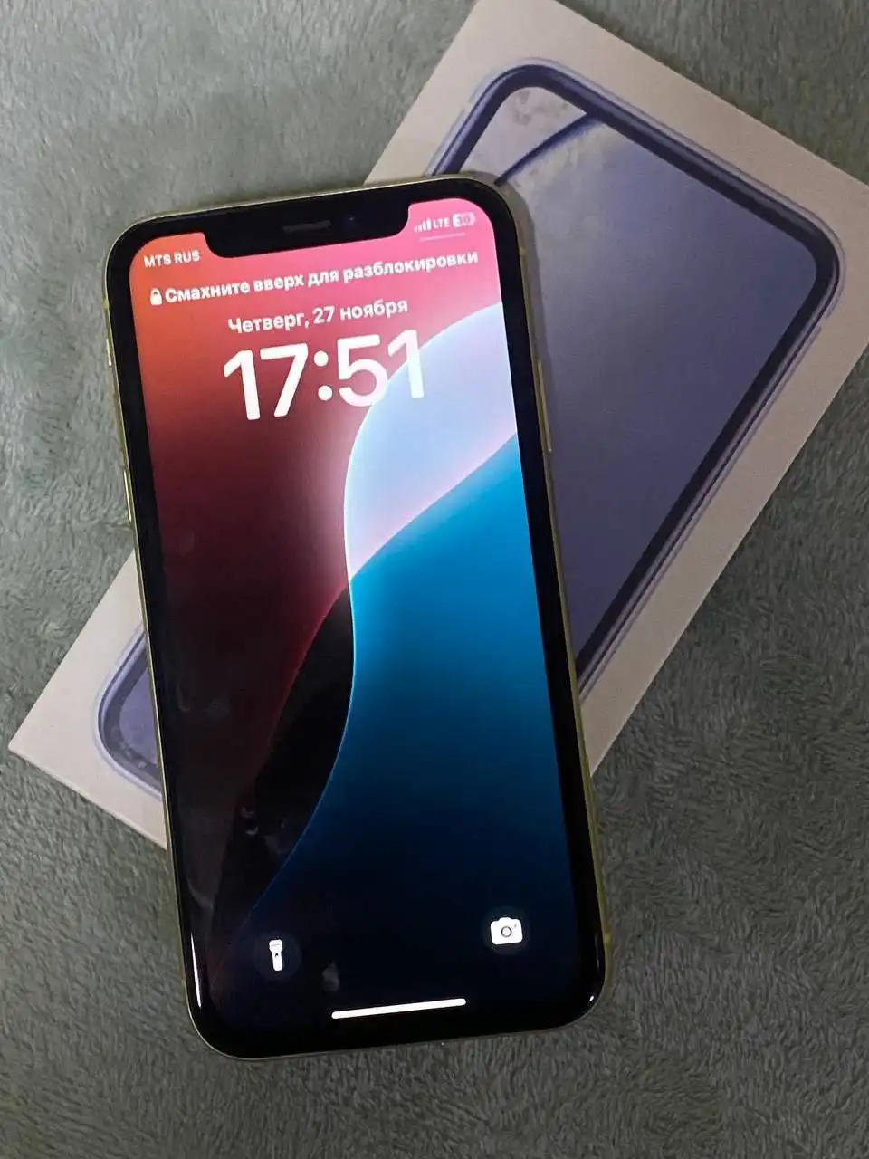 Продам iPhone XR 64GB