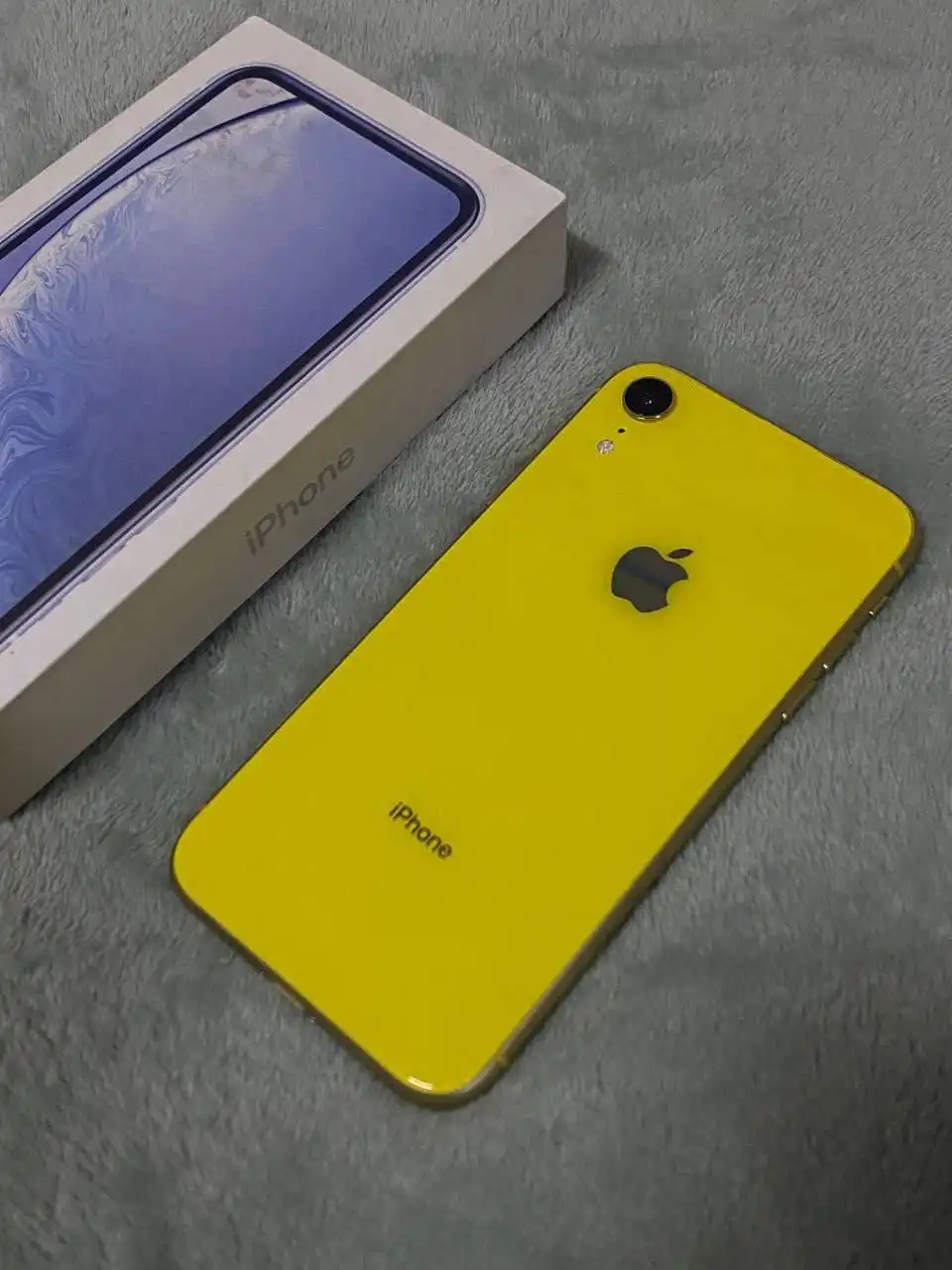 Продам iPhone XR 64GB