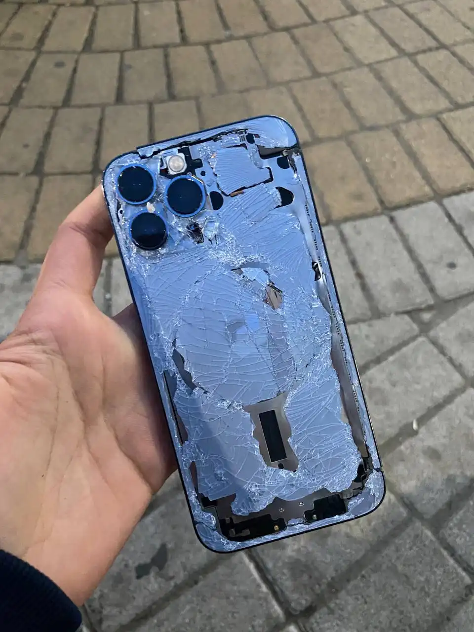 Продам iPhone 13 Pro Max на запчасти