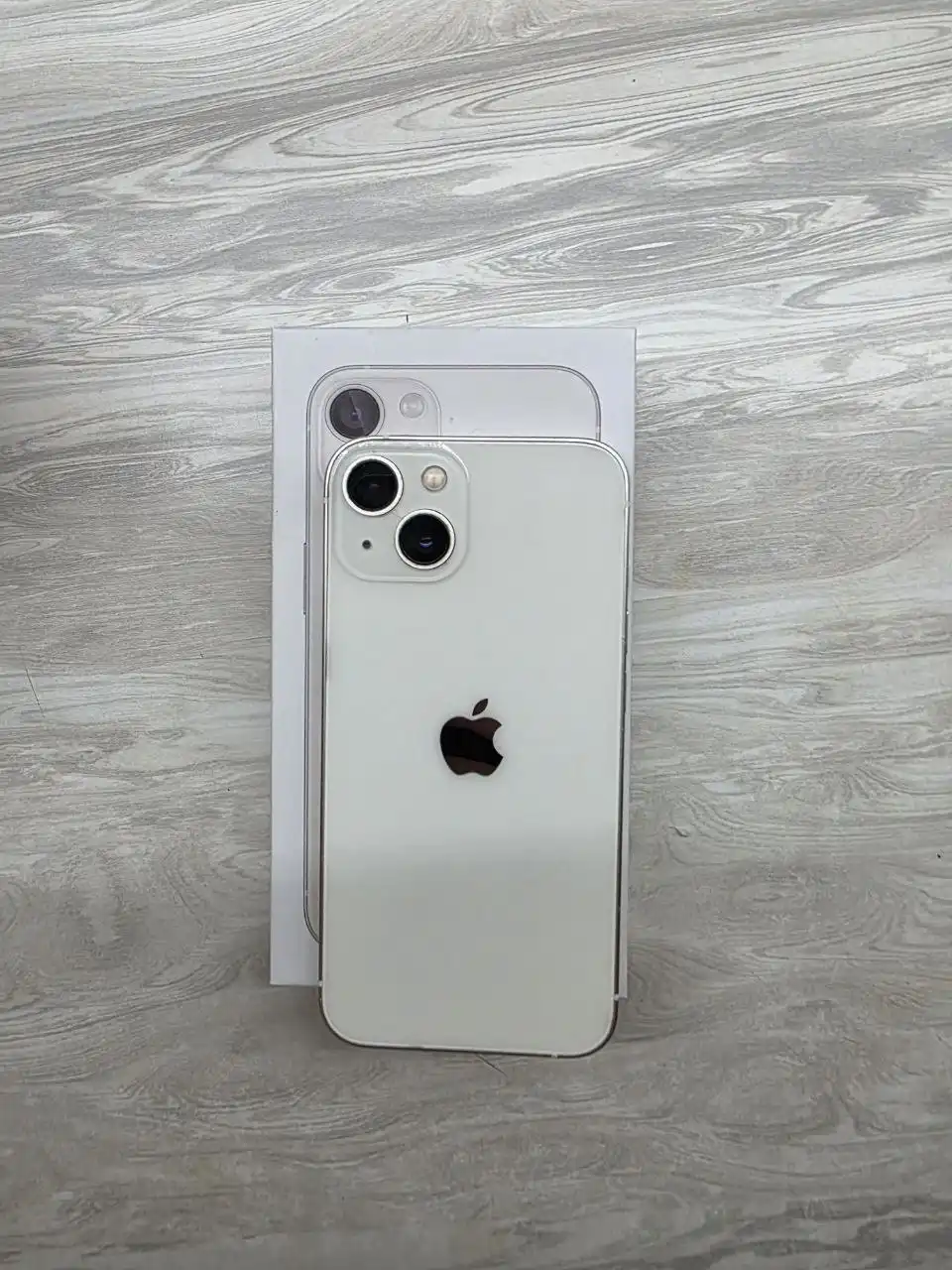 Продам iPhone 13 256GB белый с незначительными дефектами