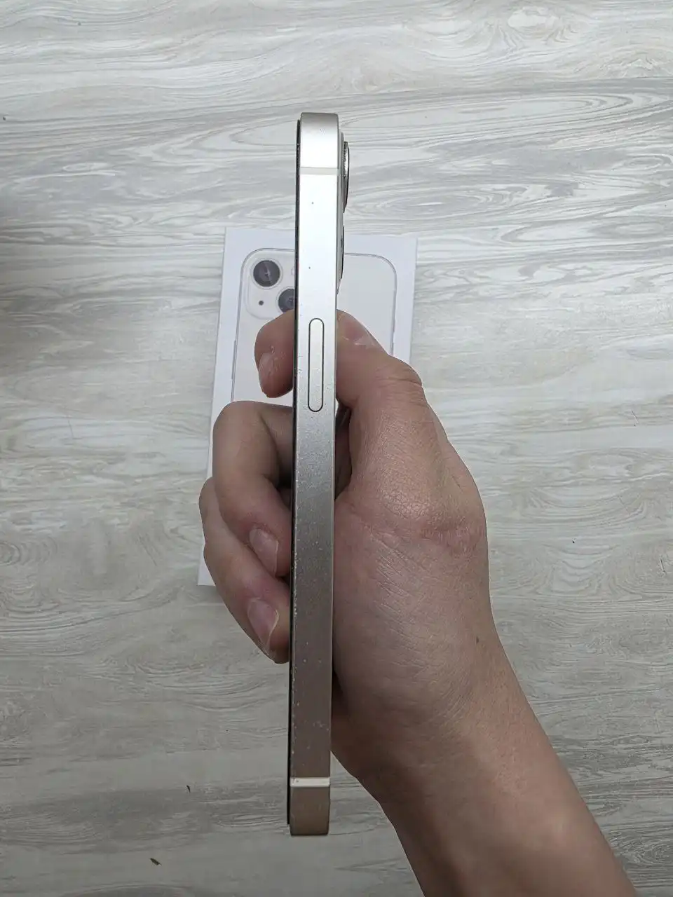 Продам iPhone 13 256GB белый с незначительными дефектами