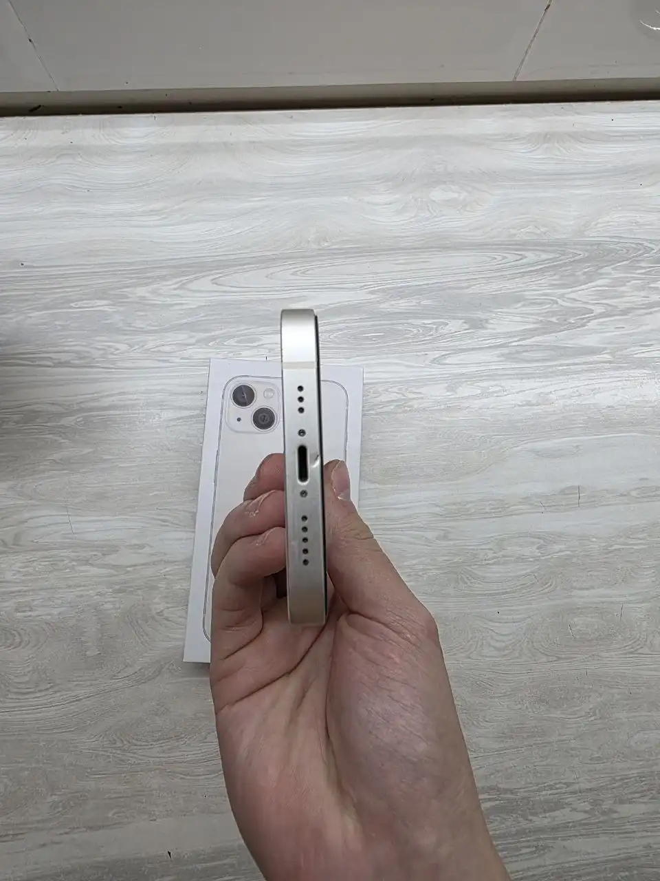 Продам iPhone 13 256GB белый с незначительными дефектами