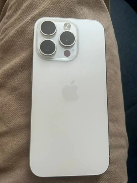 Продажа iPhone 15 Pro 128 ГБ с замененным экраном - Электроника в Чебоксары