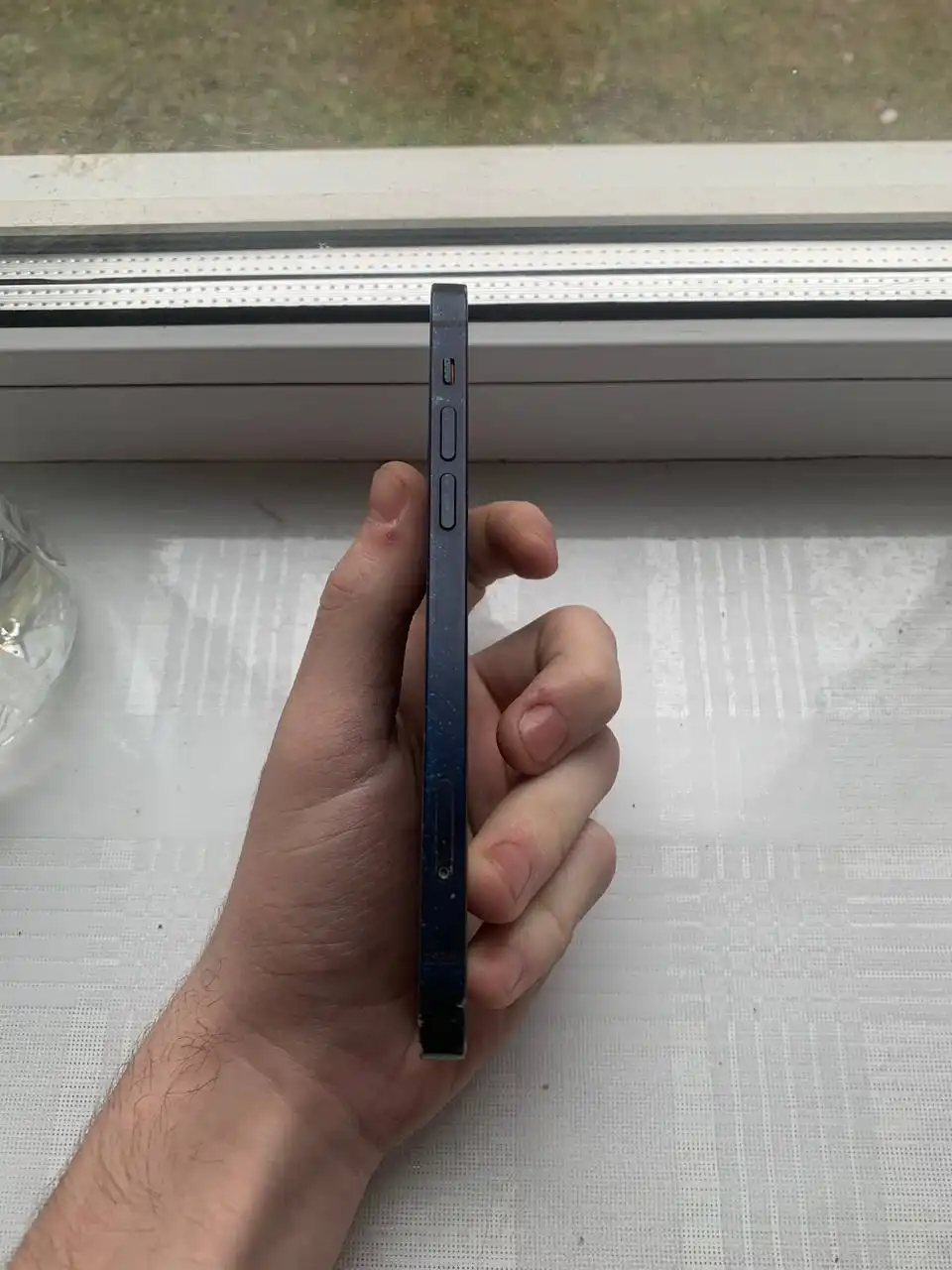 iPhone 12 64GB с повреждениями