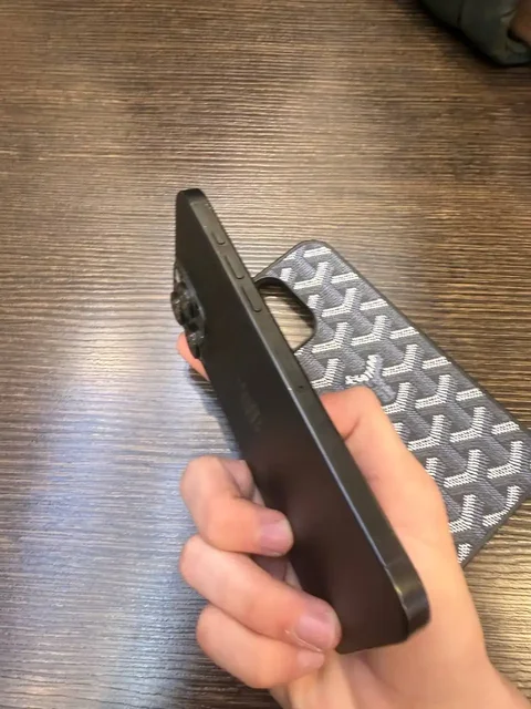 Apple iPhone 16 Pro Max с чехлом и защитой - Электроника в Чебоксары