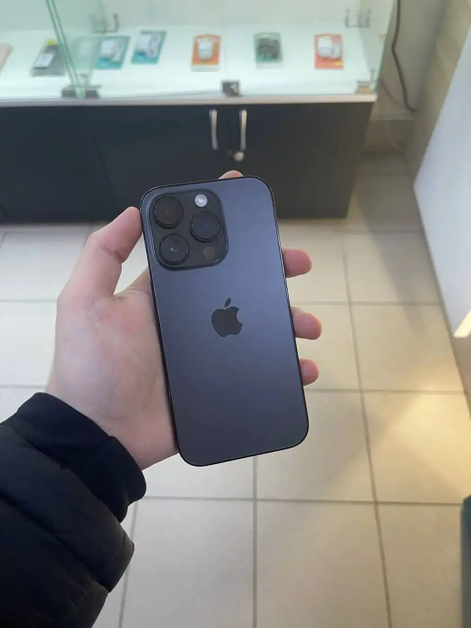 Продажа б/у iPhone разных моделей