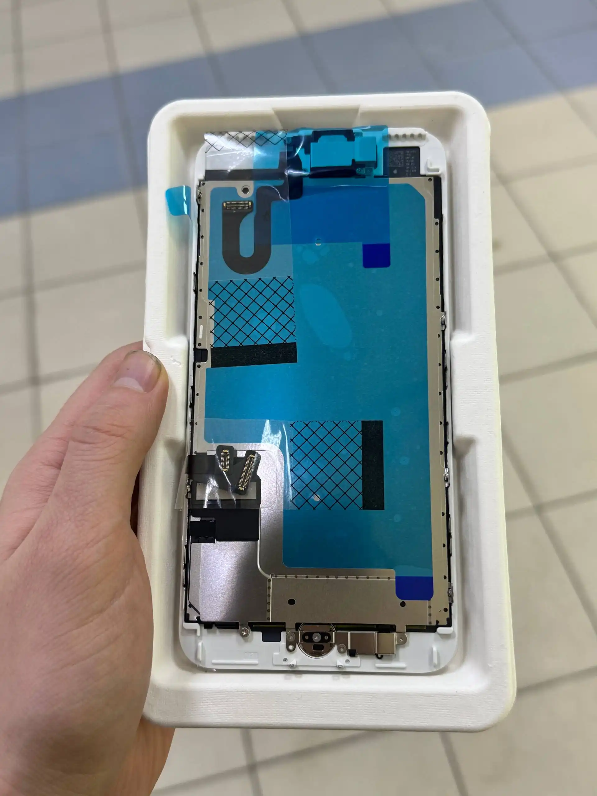 Продам дисплей iPhone 7 Plus white