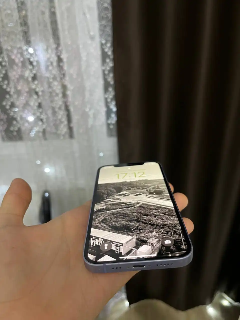 Продажа iPhone 64 ГБ с незначительными дефектами