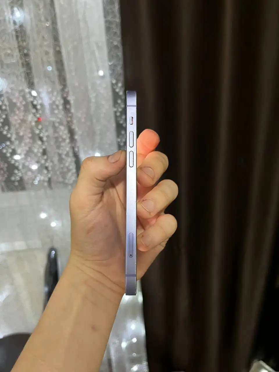 Продажа iPhone 64 ГБ с незначительными дефектами