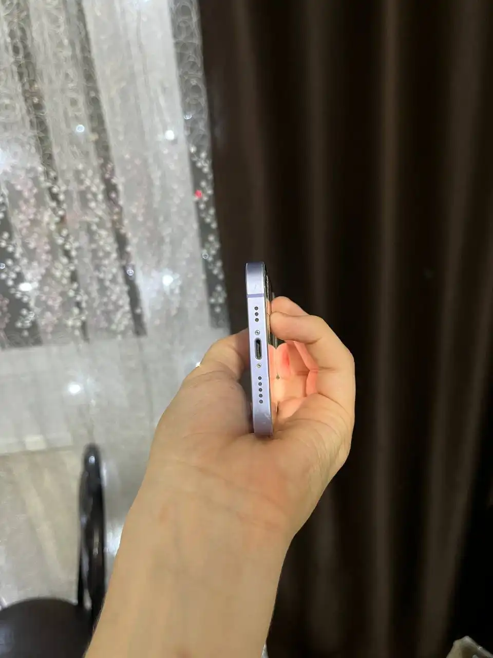 Продажа iPhone 64 ГБ с незначительными дефектами