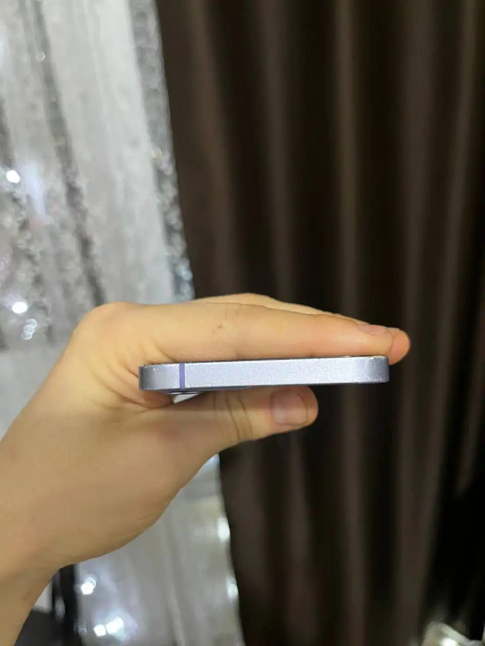 Продажа iPhone 64 ГБ с незначительными дефектами