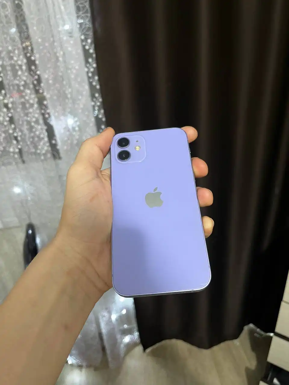 Продажа iPhone 64 ГБ с незначительными дефектами