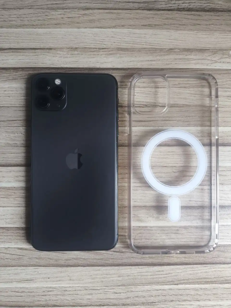 Продам iPhone 11 Pro Max 64GB серый с неработающим Face ID