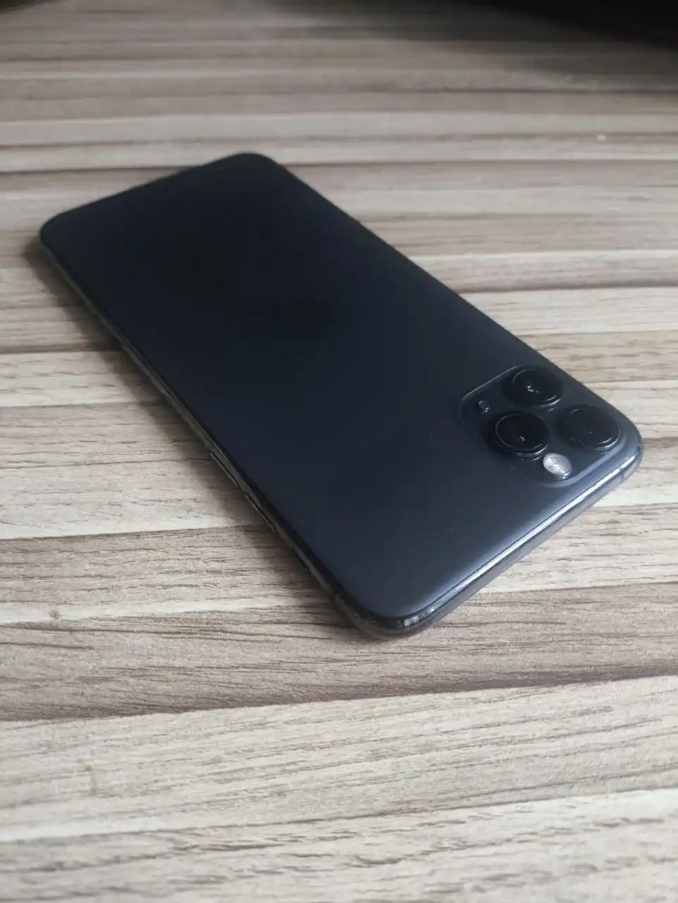 Продам iPhone 11 Pro Max 64GB серый с неработающим Face ID