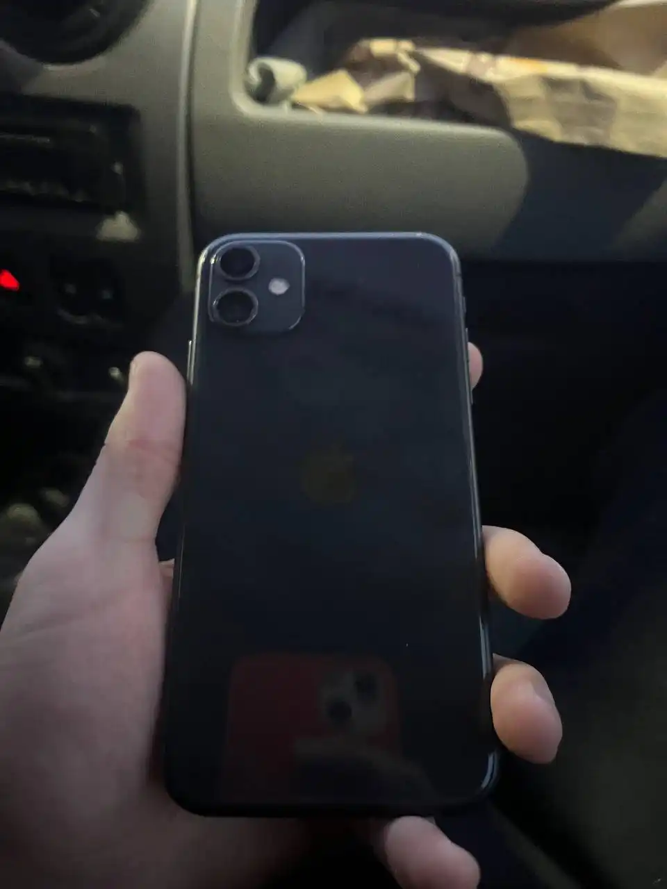 Продам iPhone 11 в идеальном состоянии