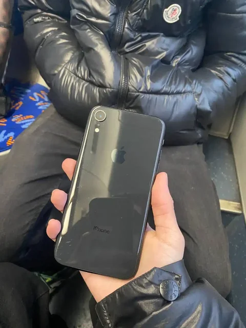 iPhone XR 128GB с поврежденным дисплеем - Электроника в Чебоксары