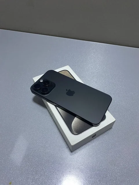 Продается iPhone 15 Pro Max 256 ГБ с аккумулятором 85% - Электроника в Чебоксары