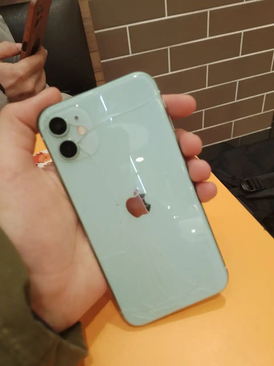IPhone 11 на 128 ГБ с повреждениями - Смартфоны (Электроника) в Чебоксары