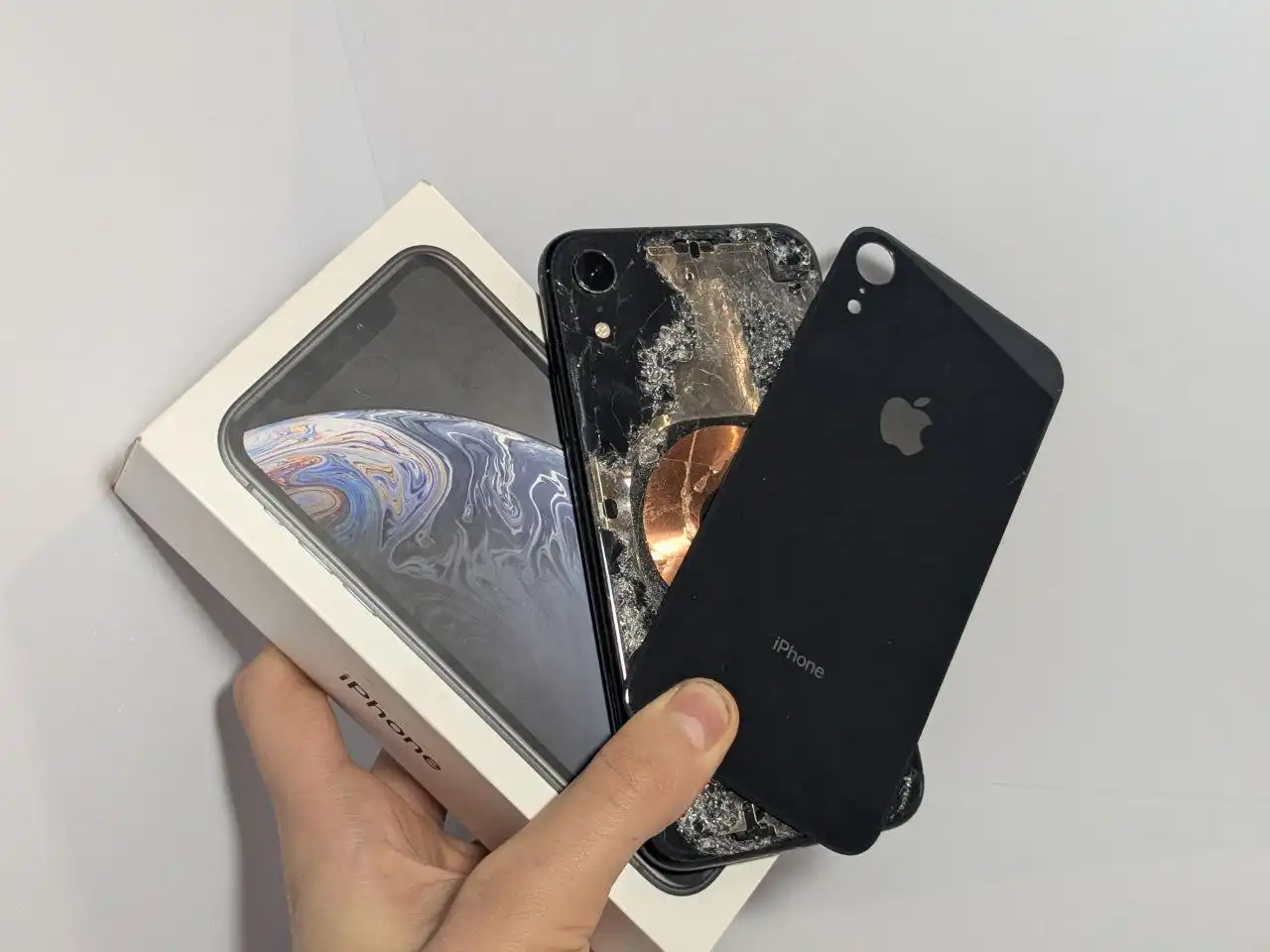 Продажа iPhone XR 64 Гб с повреждениями - Смартфоны (Электроника) в Чебоксары