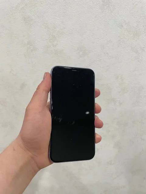 iPhone 11 128gb с треснутой задней крышкой - Электроника в Чебоксары