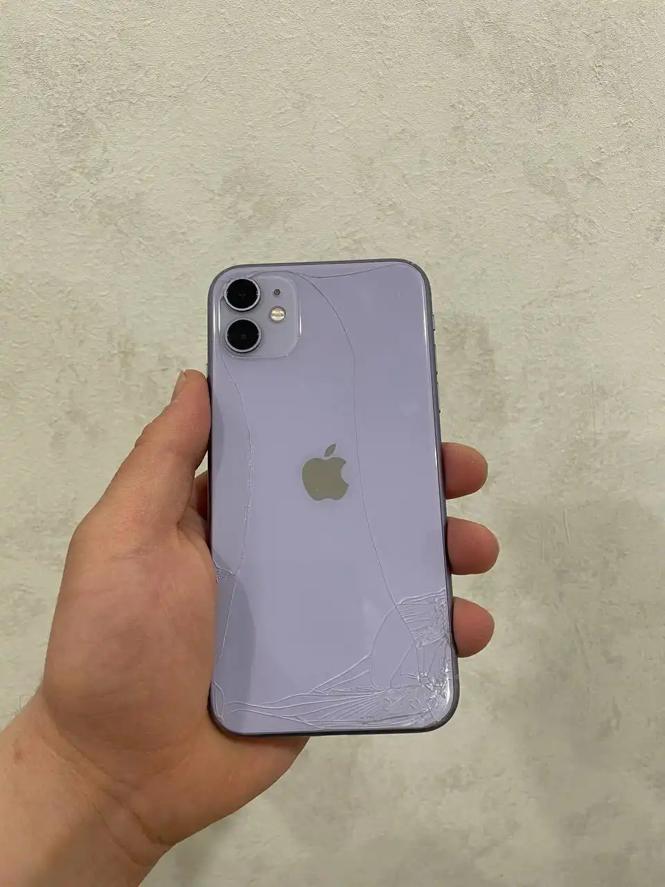 iPhone 11 128gb с треснутой задней крышкой - Смартфоны (Электроника) в Чебоксары