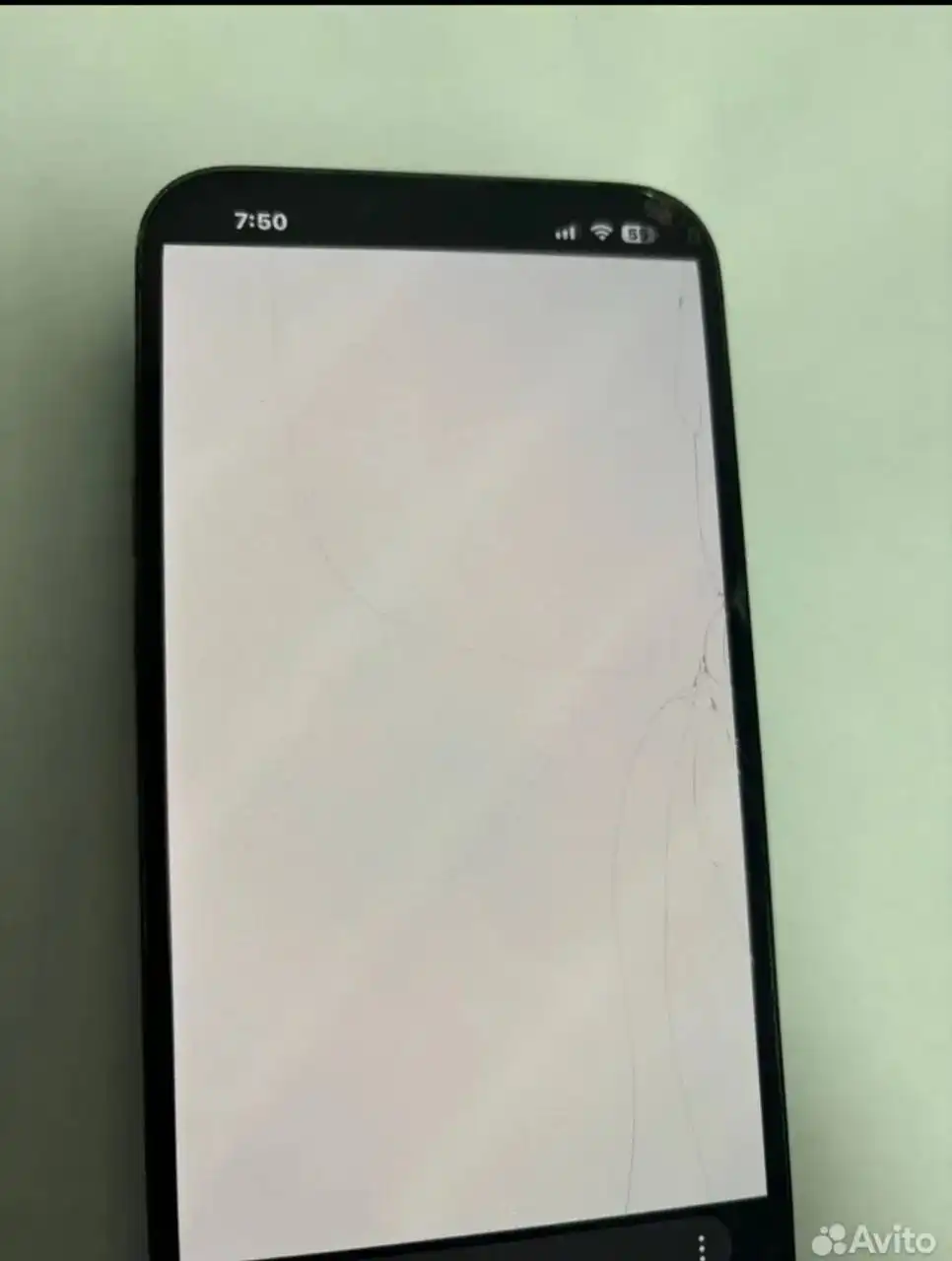 Apple iPhone с трещинами на экране, полностью рабочий - Смартфоны (Электроника) в Чебоксары