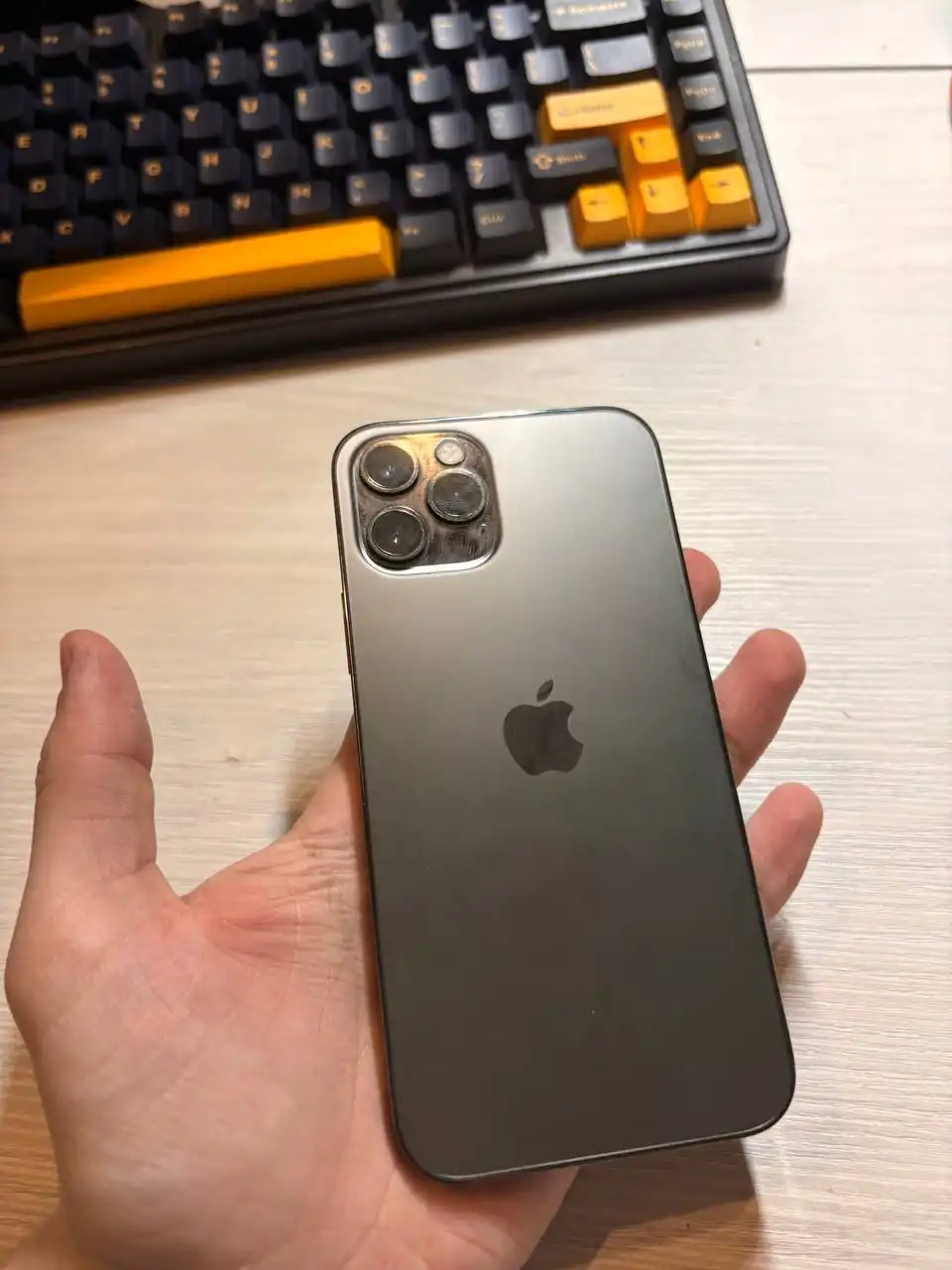 iPhone 12 Pro 256GB с неисправным верхним динамиком - Смартфоны (Электроника) в Чебоксары