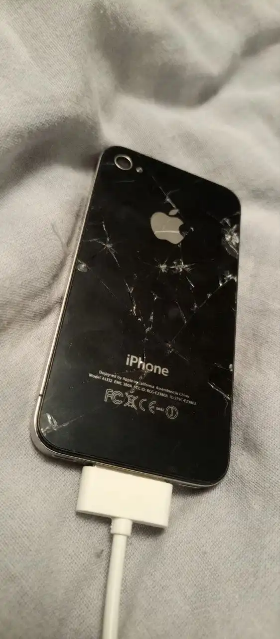 Продам или обменяю Apple iPhone с разбитым экраном - Смартфоны (Электроника) в Чебоксары