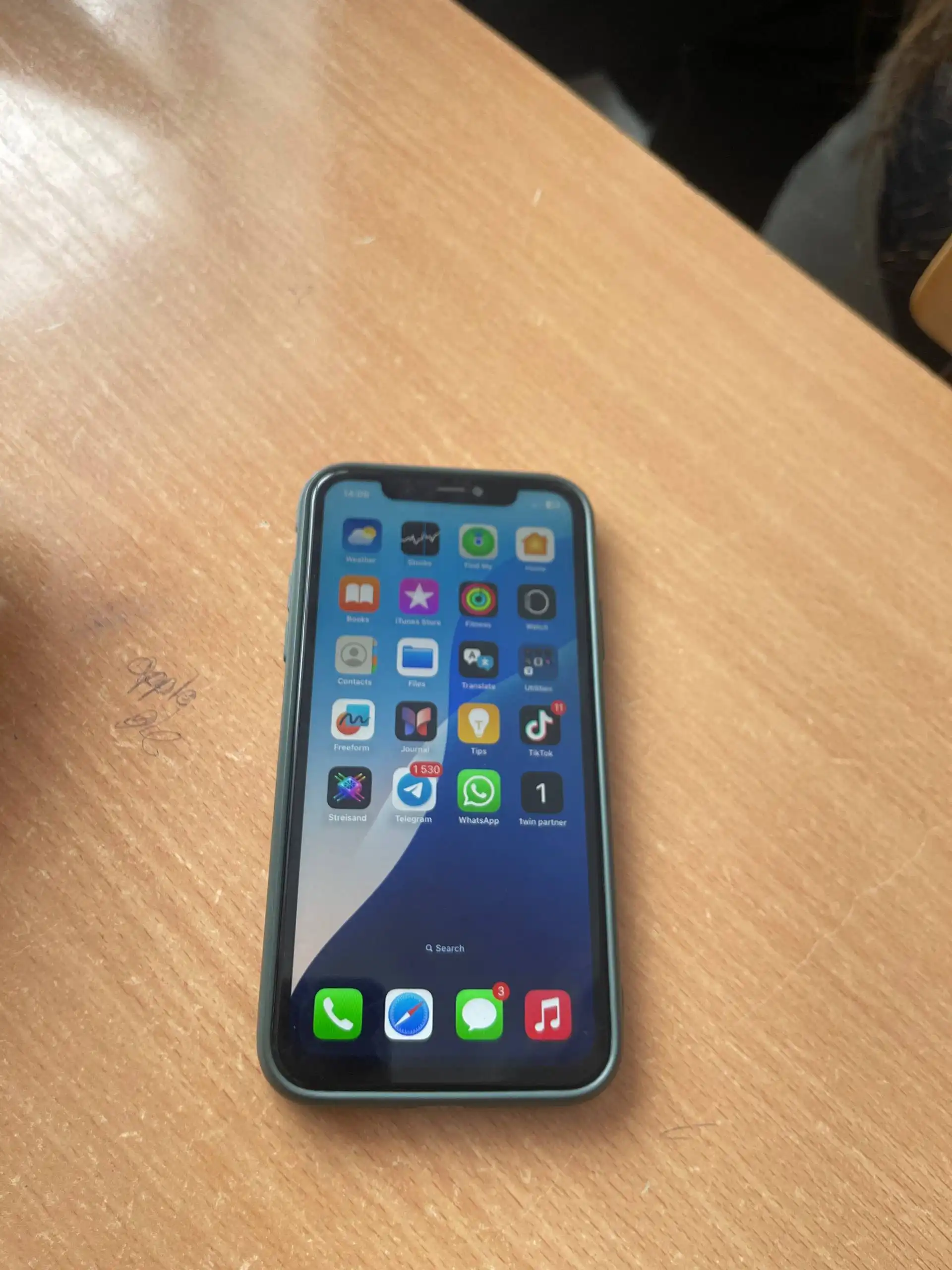 Apple iPhone 11 64GB с повреждениями - Смартфоны (Электроника) в Чебоксары