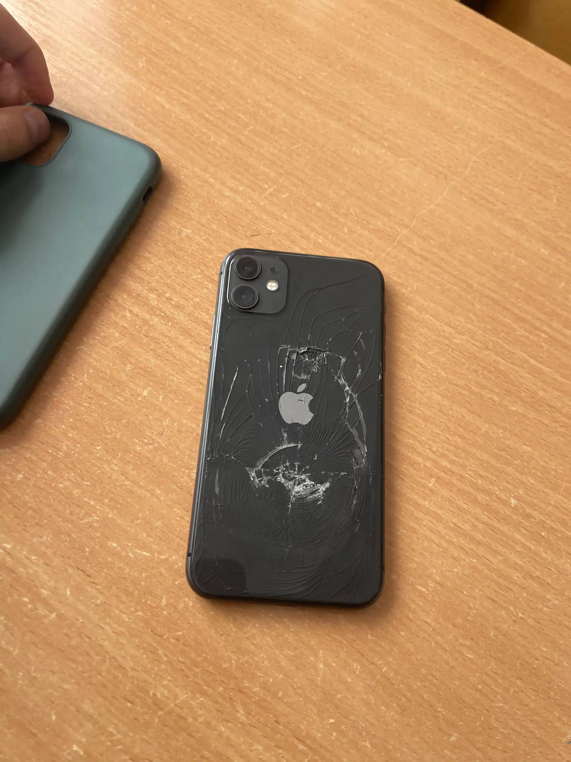 Apple iPhone 11 64GB с повреждениями - Смартфоны (Электроника) в Чебоксары