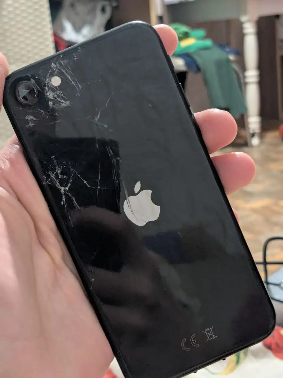 iPhone SE 2020 64 Гб с неработающим тачем, динамиком и фронтальной камерой - Смартфоны (Электроника) в Чебоксары