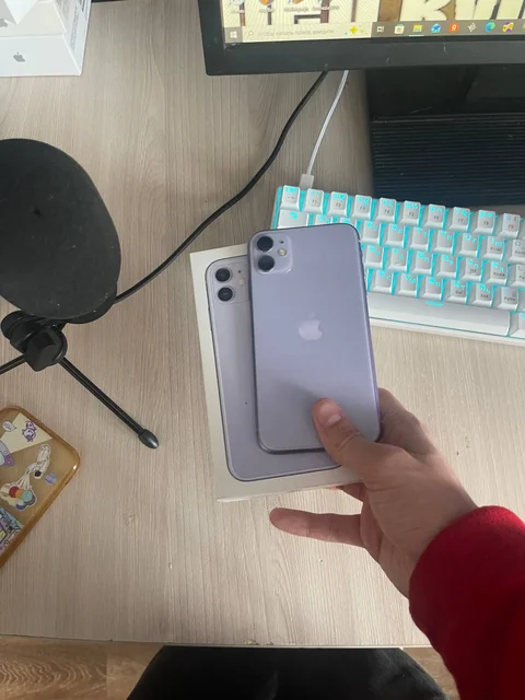 Б/у Apple iPhone 11 128 ГБ - Сетевое оборудование в Чебоксары