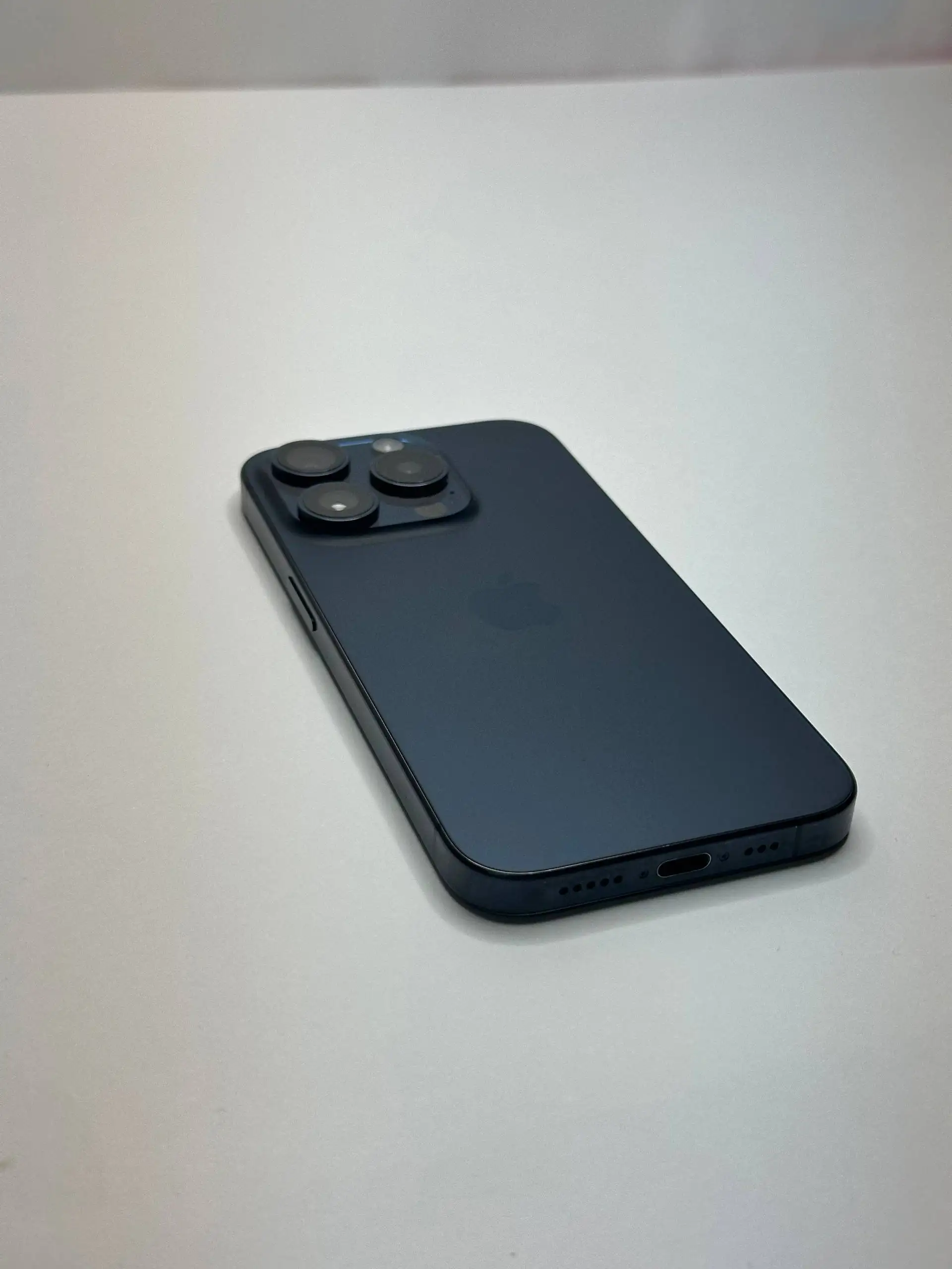 Продажа iPhone 15 Pro в отличном состоянии - Телефоны (Электроника) в Чебоксары