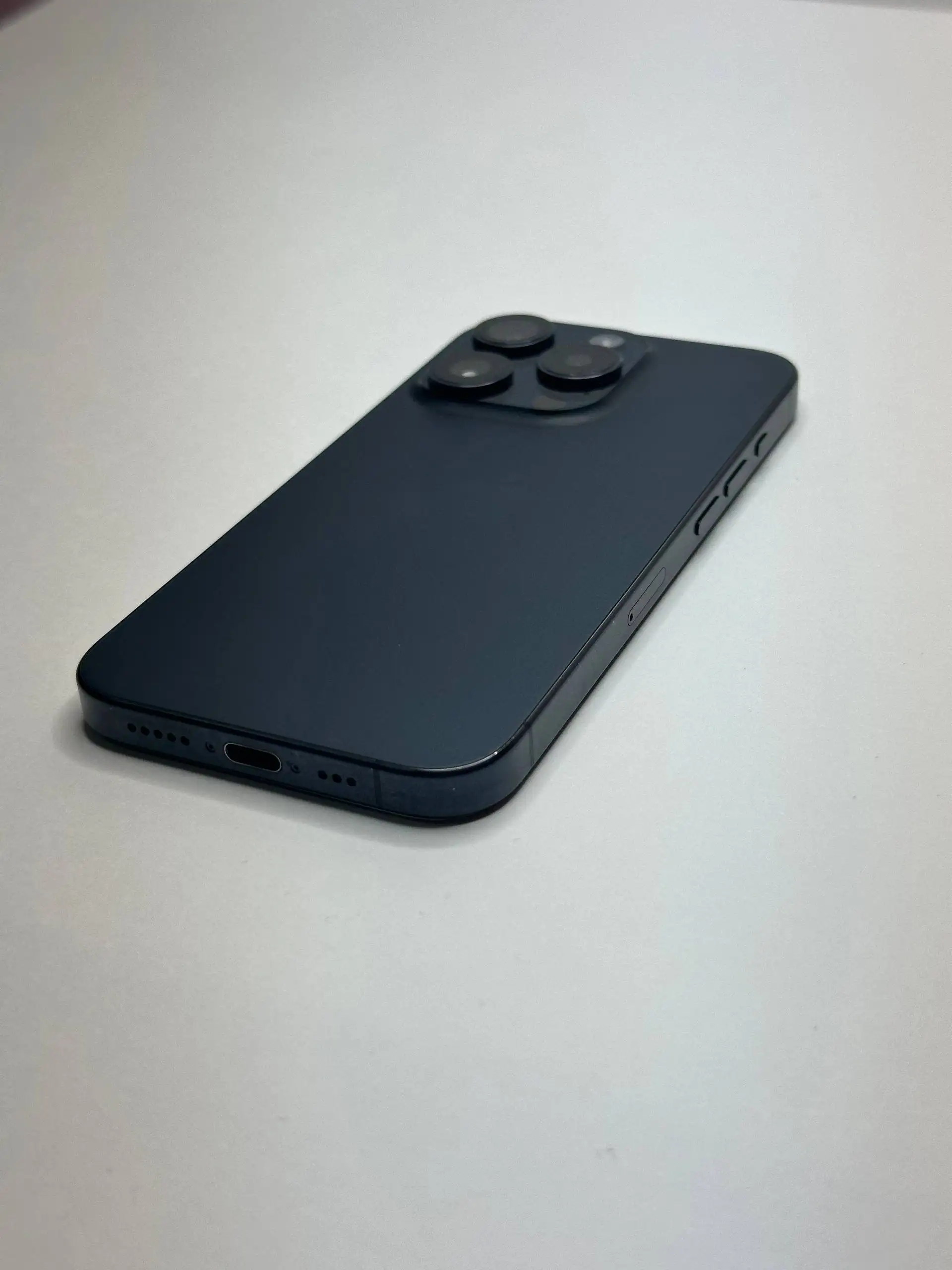 Продажа iPhone 15 Pro Blue Titanium в отличном состоянии - Смартфоны (Электроника) в Чебоксары