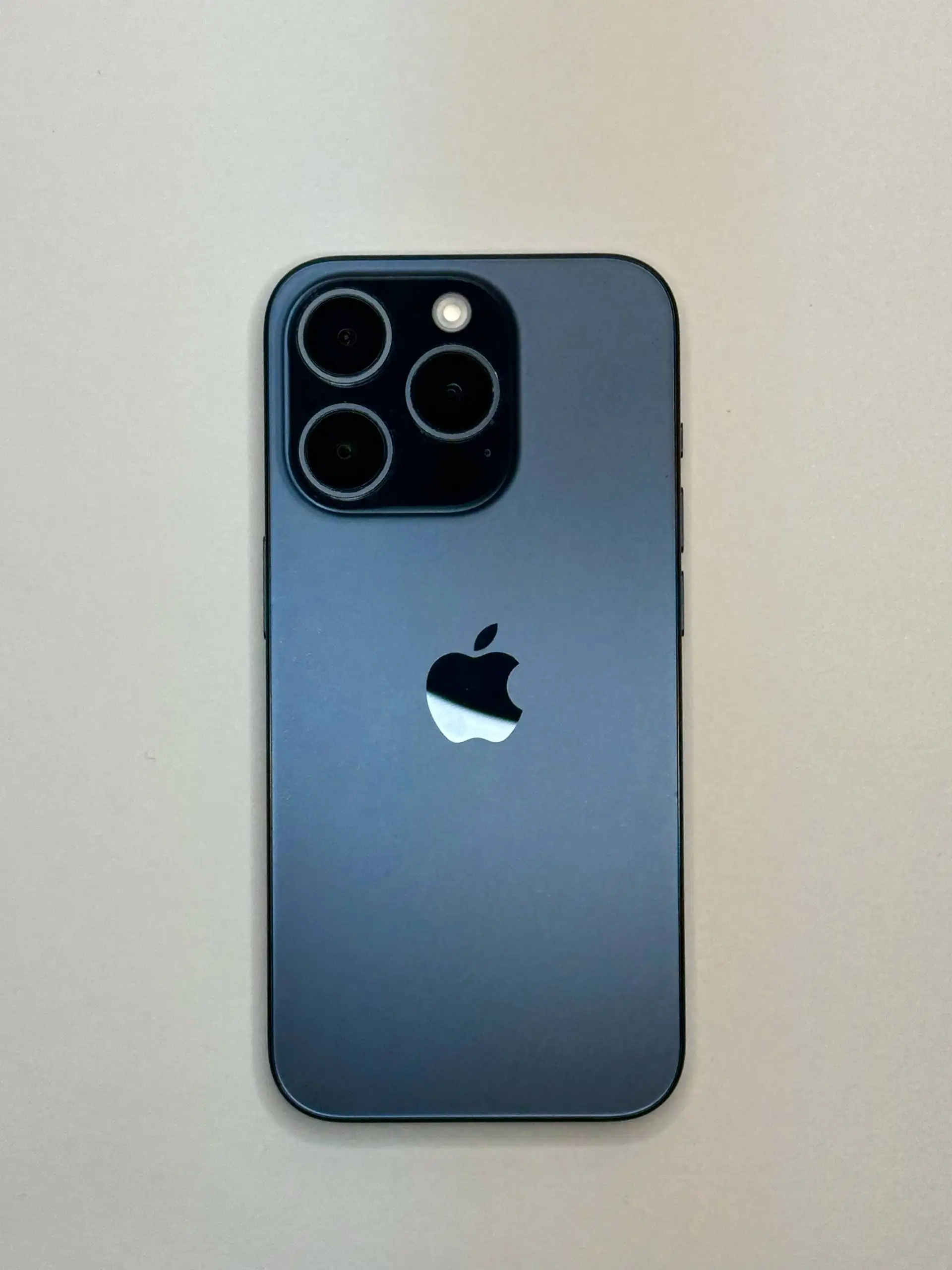 Продажа iPhone 15 Pro Blue Titanium в отличном состоянии - Смартфоны (Электроника) в Чебоксары