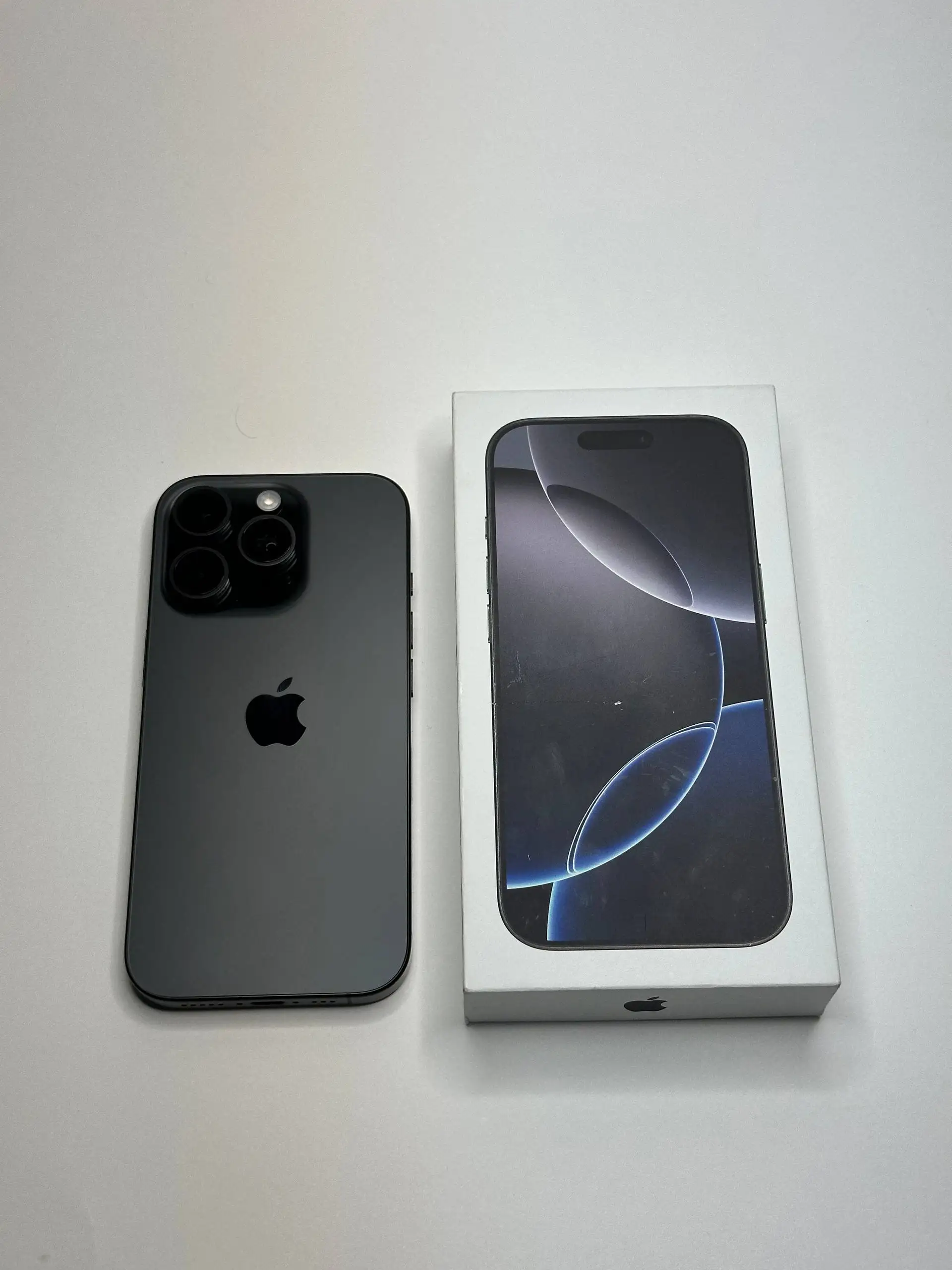 IPhone 16 Pro Black Titanium в отличном состоянии - Смартфоны (Электроника) в Чебоксары