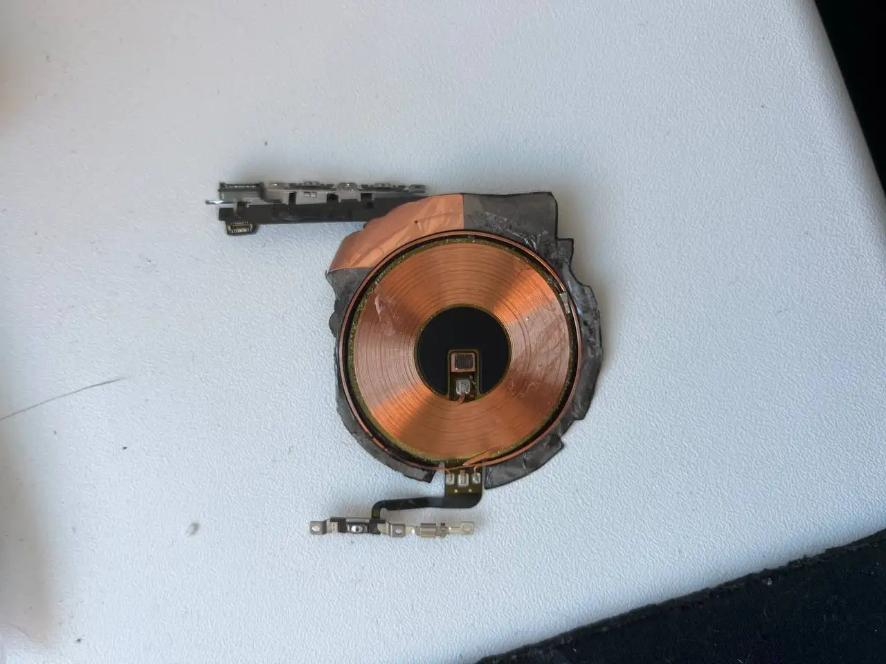 Запчасти для iPhone: корпуса, платы, шлейфы, аккумуляторы - Для смартфонов (Запчасти) в Чебоксары