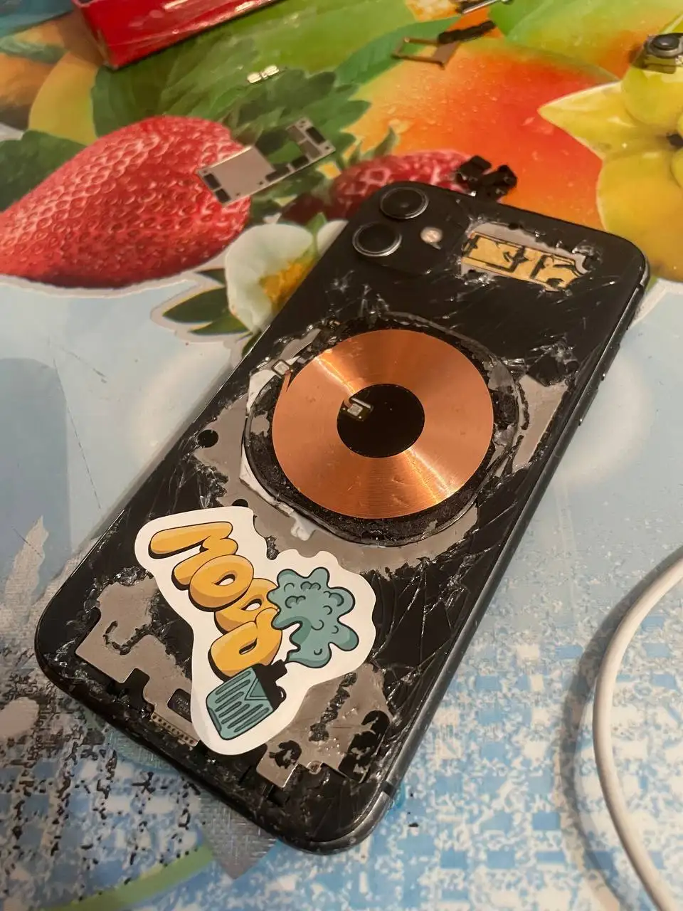 Продажа Apple iPhone с повреждениями - Смартфоны (Электроника) в Чебоксары