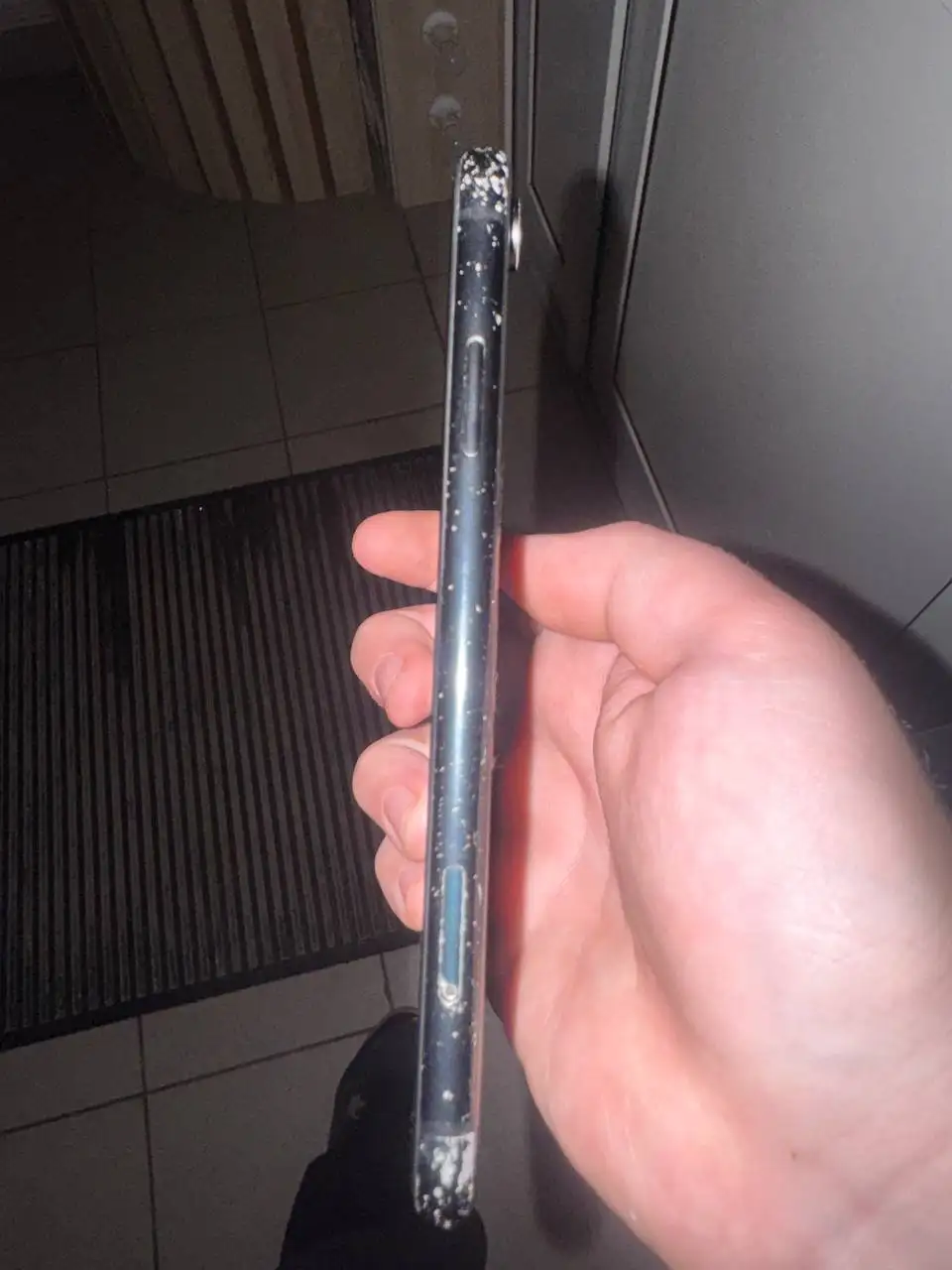 Продам iPhone XR с внешними дефектами - Смартфоны (Электроника) в Чебоксары