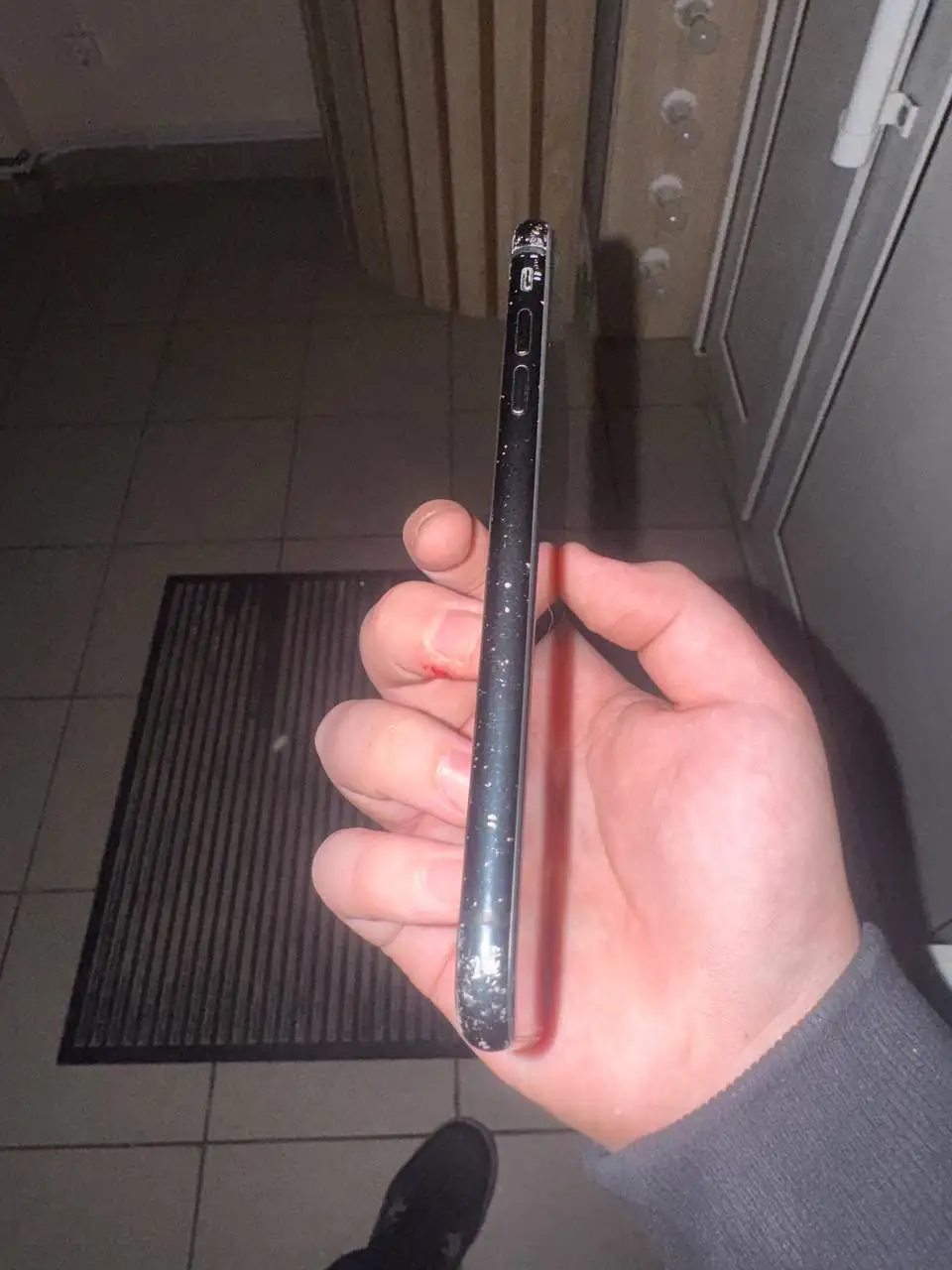 Продам iPhone XR с внешними дефектами - Смартфоны (Электроника) в Чебоксары