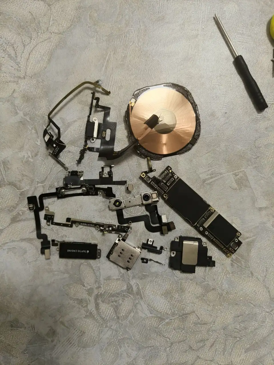 Продажа Apple iPhone - Смартфоны (Электроника) в Чебоксары