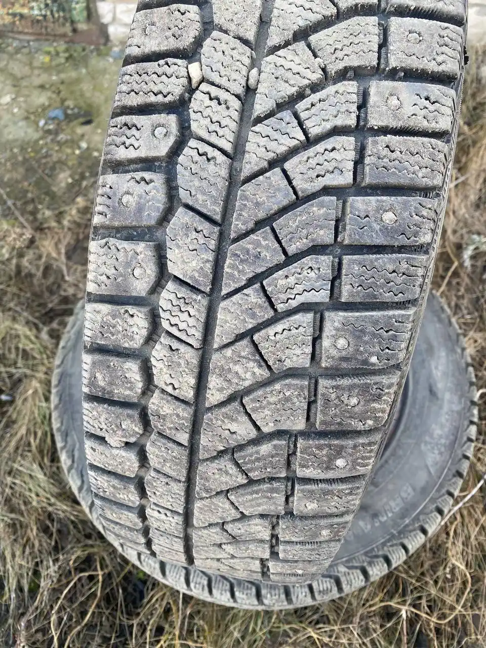 Продам зимнюю резину Viatti