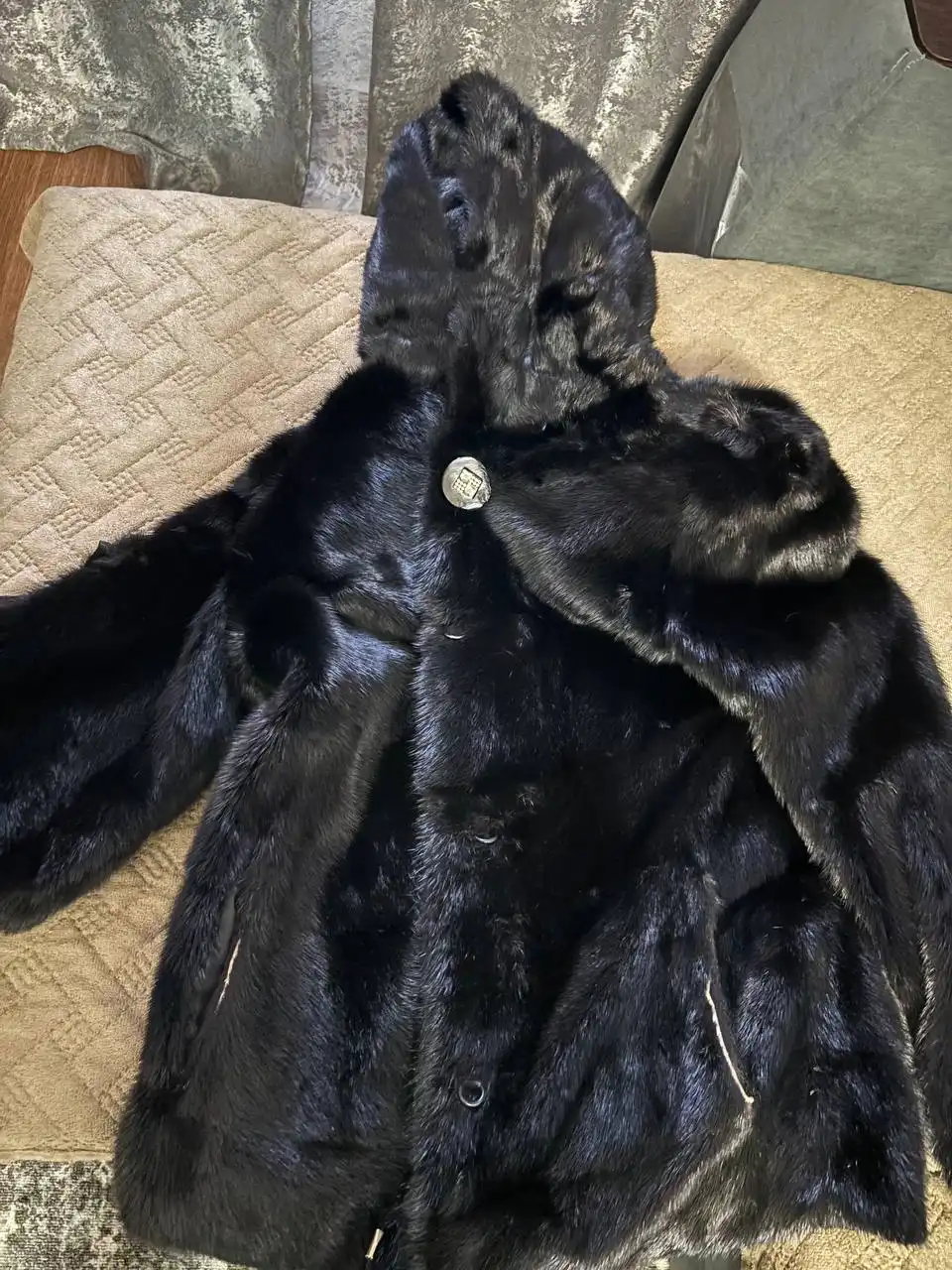 Продам натуральную шубу размер 43-46